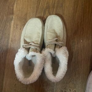 Women's Magellan soft cozy shoes size 9